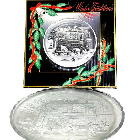 "Winter Traditions" 1990 Heavy Round Glass Serving Tray by Crystal Clear - Picture 2 of 5